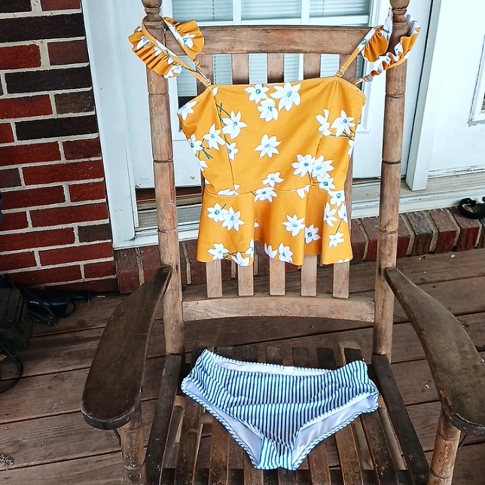 🏷3/$15 Swimsuit